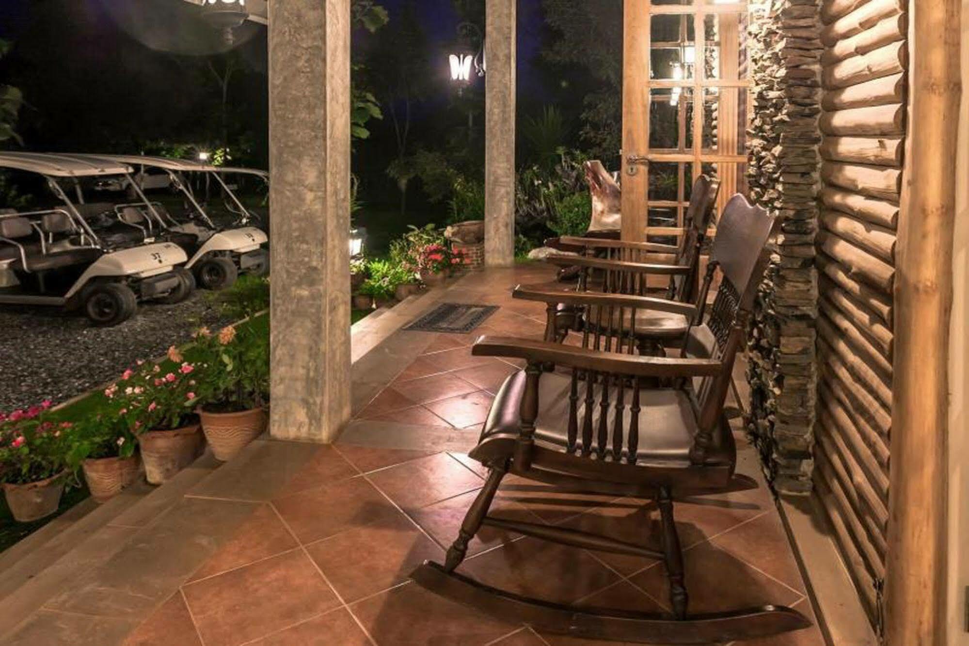 Phukumhom Khao Yai Hotel Wangkata Buitenkant foto